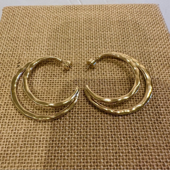 Banana Republic Earrings Gold tone double hoops hammered - Picture 9 of 14